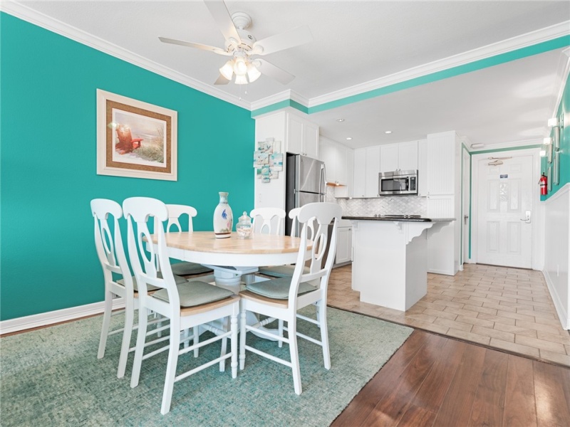 Dining/Kitchen Areas - Crown Molding