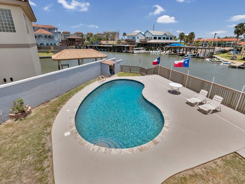 Private Pool & Backyard