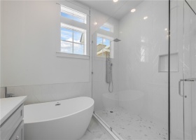Primary bath shower/tub