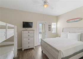 Front bedroom w/ King Bed & Bunkbeds