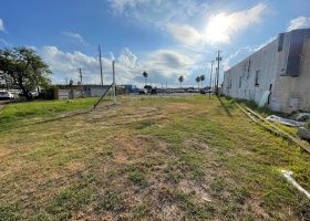 2 large lots, replatted to one, city council appro