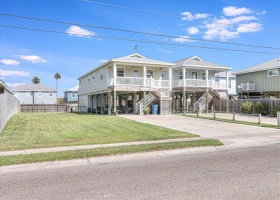 1018 S Station Street, Port Aransas, Texas 78373, 3 Bedrooms Bedrooms, ,2 BathroomsBathrooms,Home,For sale,Station,425778
