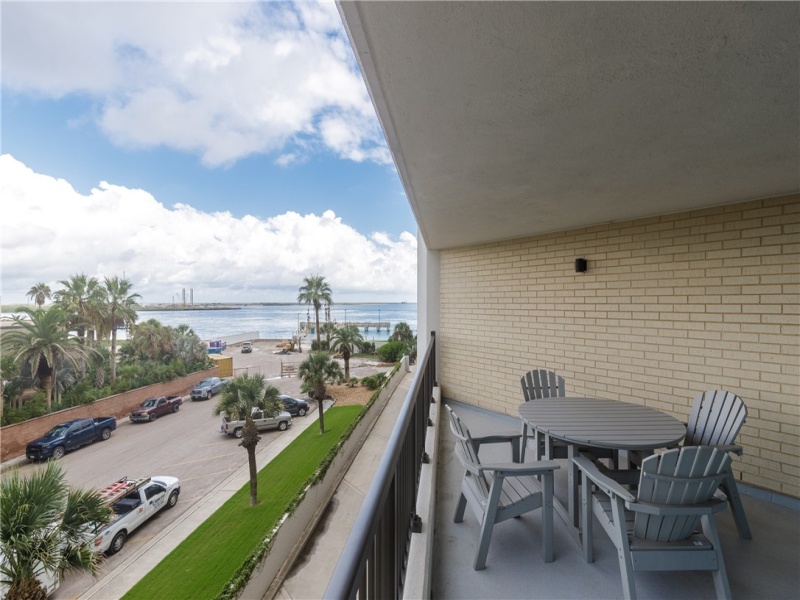 1000 N Station, Port Aransas, Texas 78373, 2 Bedrooms Bedrooms, ,2 BathroomsBathrooms,Condo,For sale,Station,427058