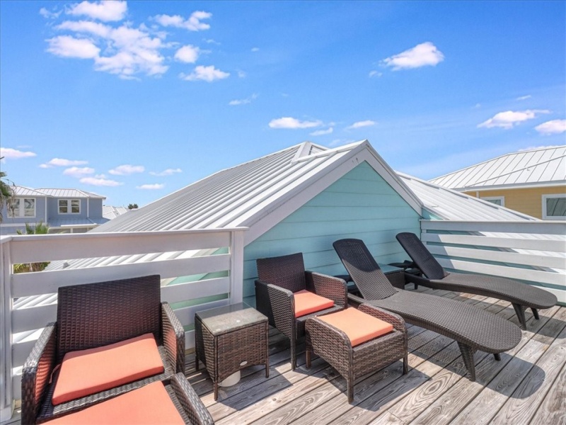Third level crows nest provides a Gulf view
