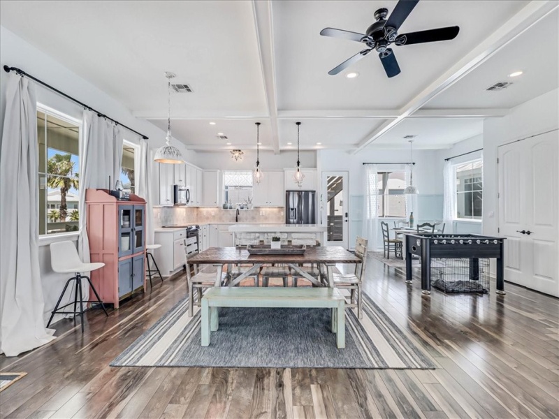 203 Royal Dunes Circle, Port Aransas, Texas 78373, 5 Bedrooms Bedrooms, ,4 BathroomsBathrooms,Home,For sale,Royal Dunes Circle,426812