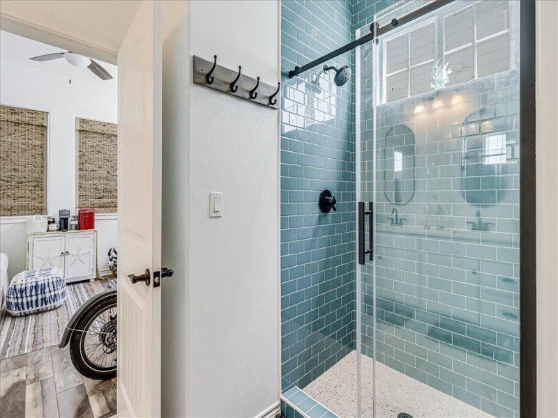 Jack and Jill bath