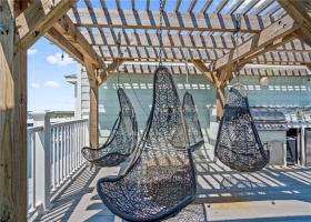 Try out the swings at the roof top deck!!