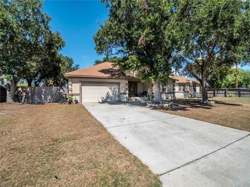 1002 Glenoak Drive, Corpus Christi, Texas 78418, 4 Bedrooms Bedrooms, ,2 BathroomsBathrooms,Home,For sale,Glenoak,427433