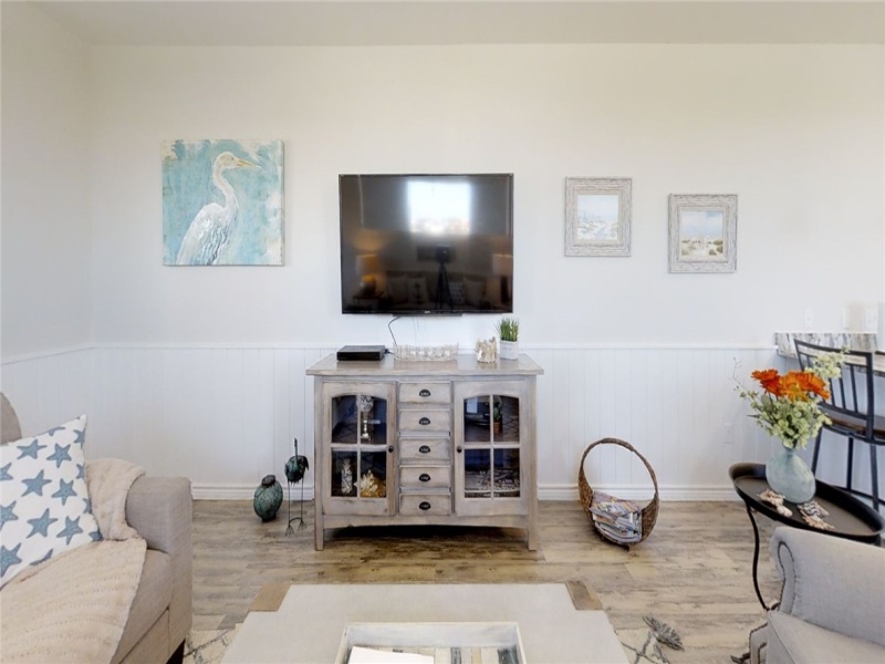 comfortable seating, ceiling fan and large flat screen tv.
