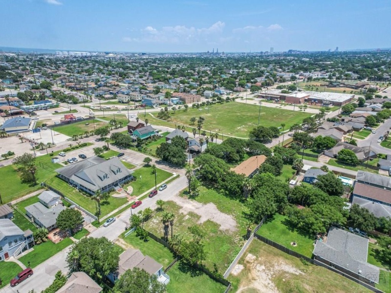 5721 S 1/2, Galveston, Texas 77551, ,Land,For sale,S 1/2,20231817