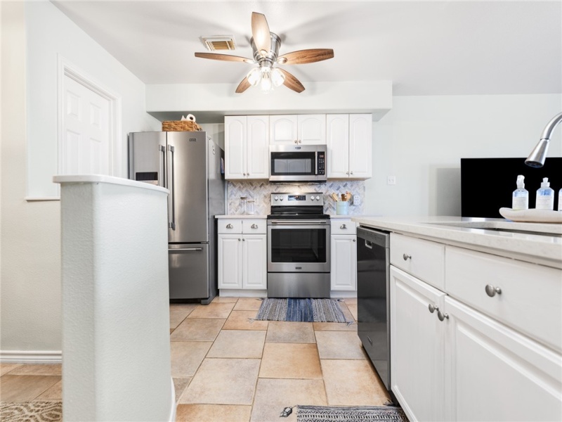 Clean lines and understated backsplash give you that 