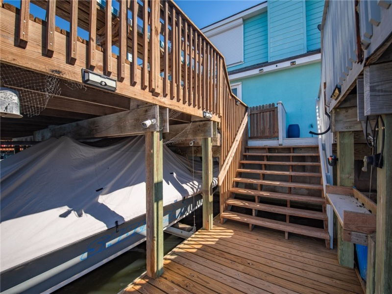 Boat lift and extra storage for more water toys!