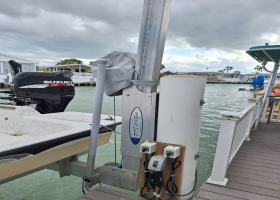 Swinger electric boat lift