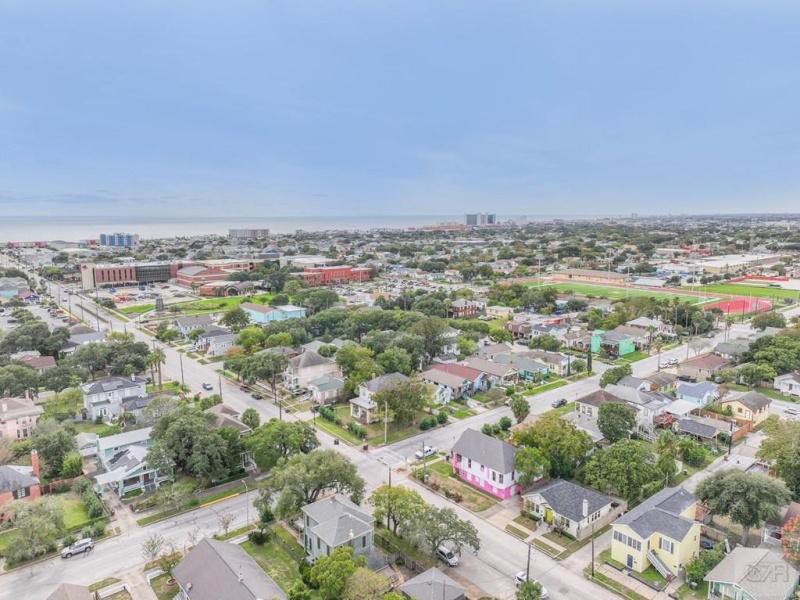 1815 39th, Galveston, Texas 77550, 3 Bedrooms Bedrooms, ,1 BathroomBathrooms,Home,For sale,39th,20231887